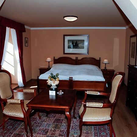 Hotel Zamek Stirin Велке Поповице Екстериор снимка