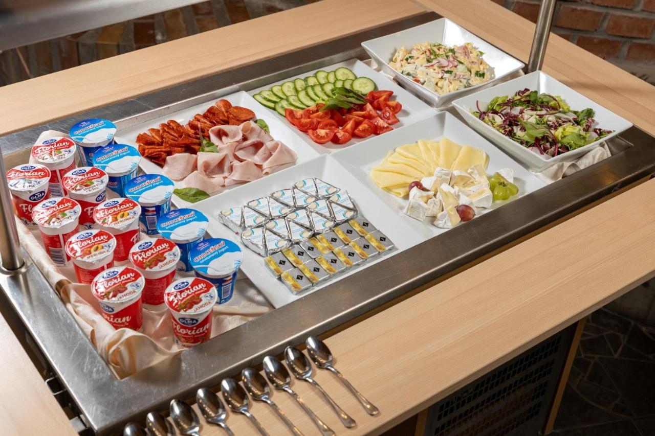Hotel Zamek Stirin Велке Поповице Екстериор снимка