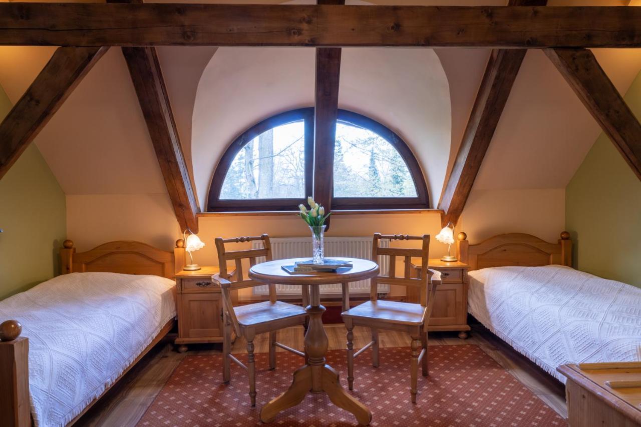Hotel Zamek Stirin Велке Поповице Екстериор снимка