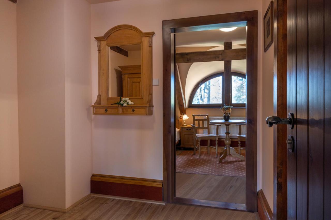 Hotel Zamek Stirin Велке Поповице Екстериор снимка