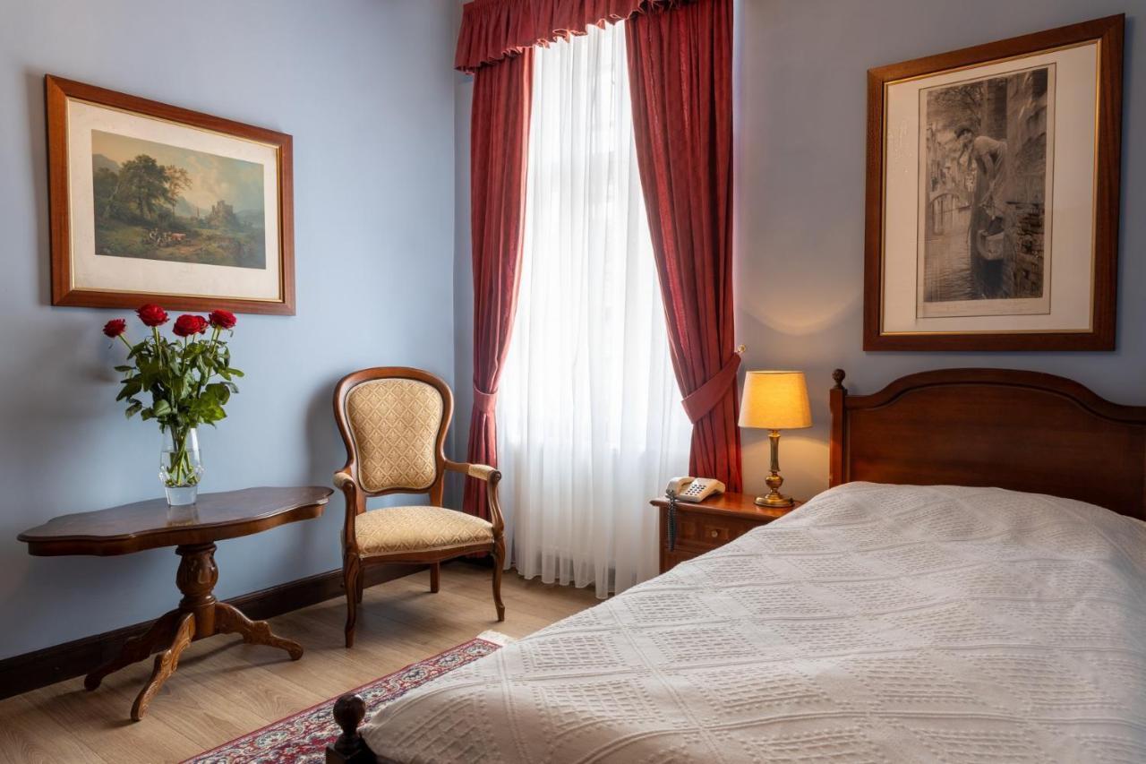 Hotel Zamek Stirin Велке Поповице Екстериор снимка