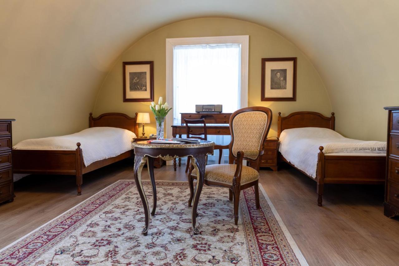 Hotel Zamek Stirin Велке Поповице Екстериор снимка