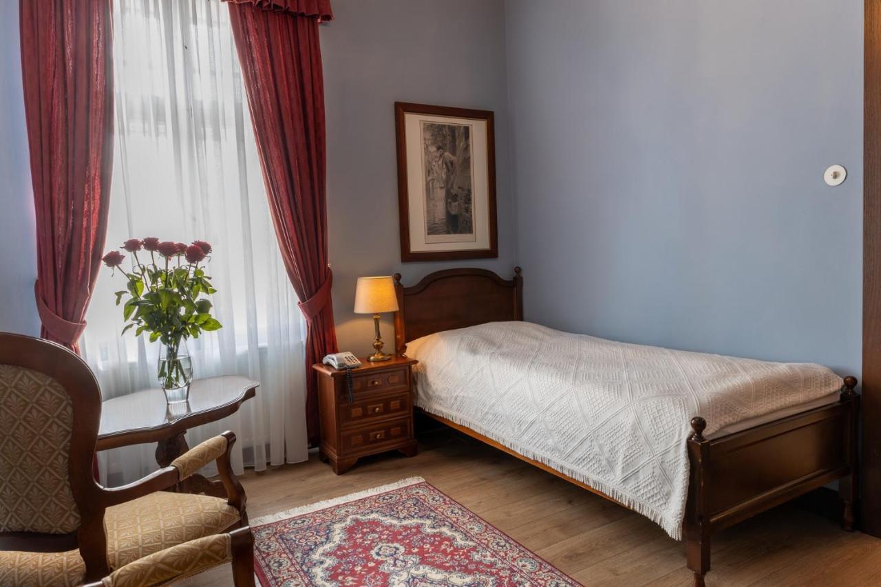 Hotel Zamek Stirin Велке Поповице Екстериор снимка