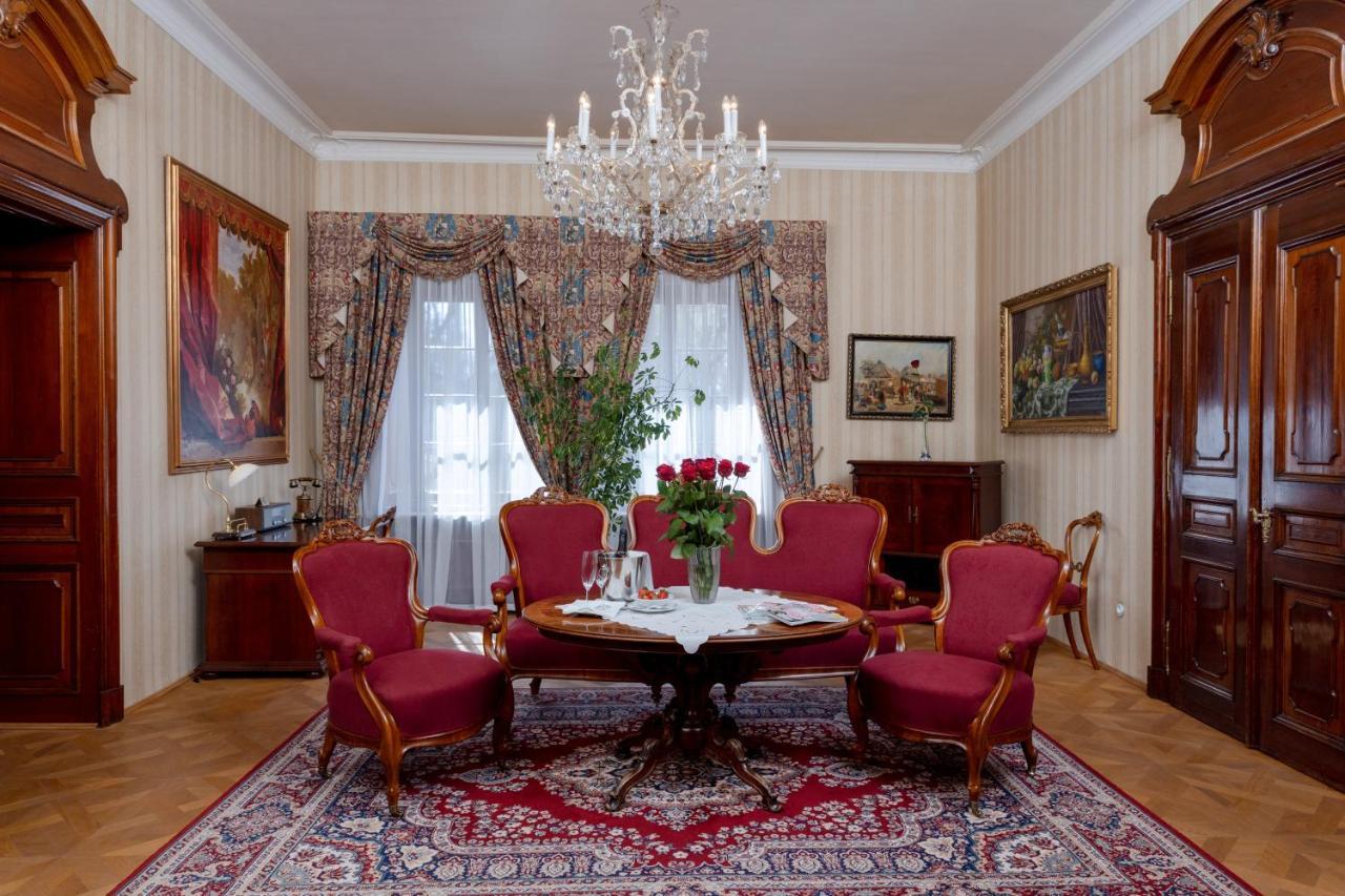 Hotel Zamek Stirin Велке Поповице Екстериор снимка