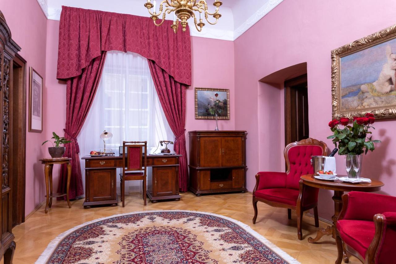Hotel Zamek Stirin Велке Поповице Екстериор снимка