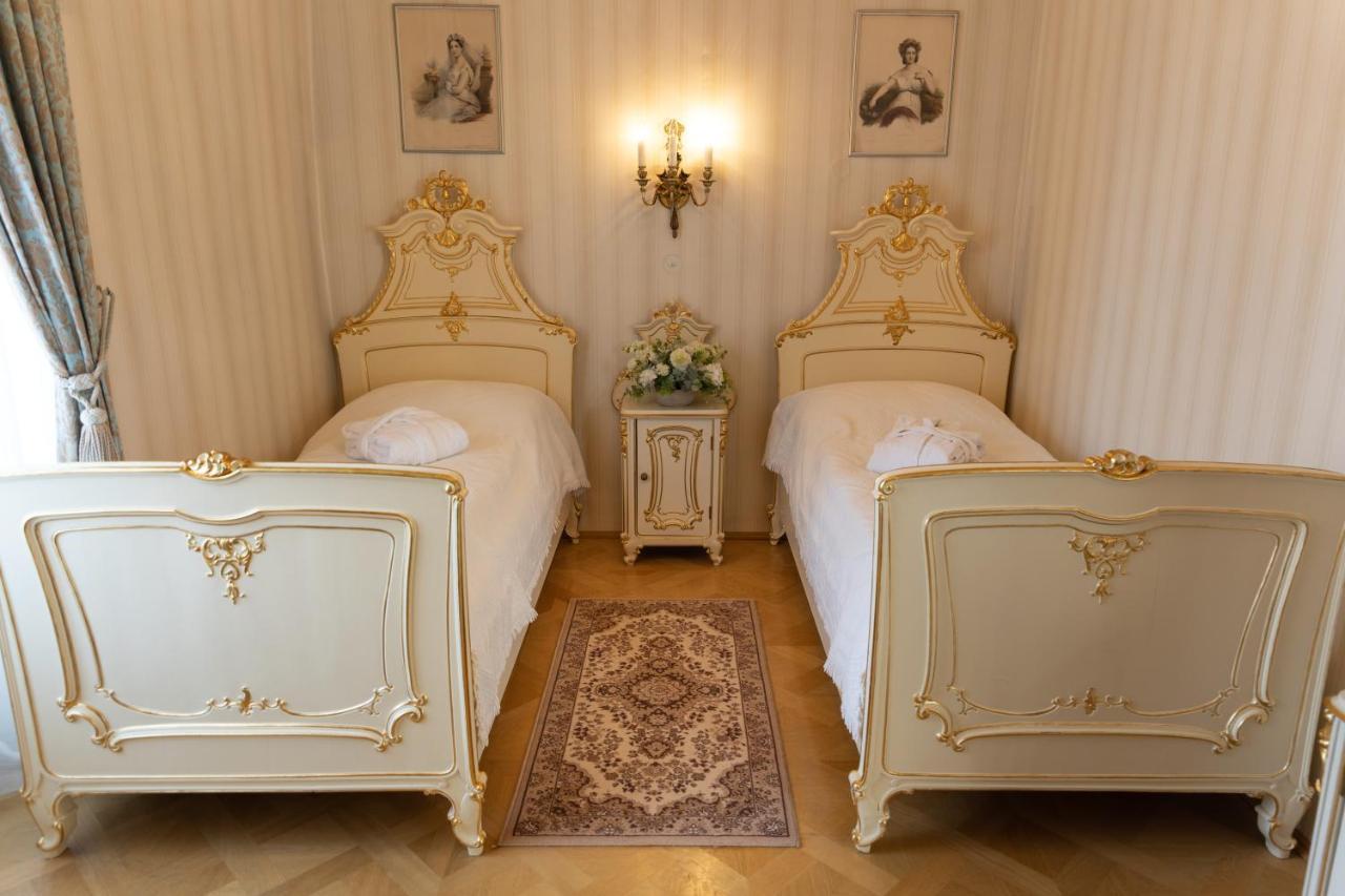 Hotel Zamek Stirin Велке Поповице Екстериор снимка