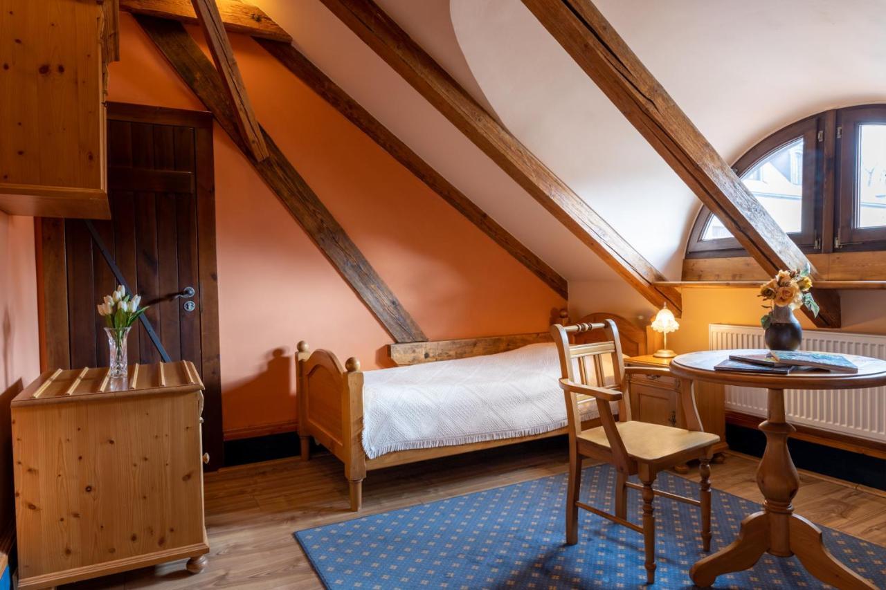 Hotel Zamek Stirin Велке Поповице Екстериор снимка