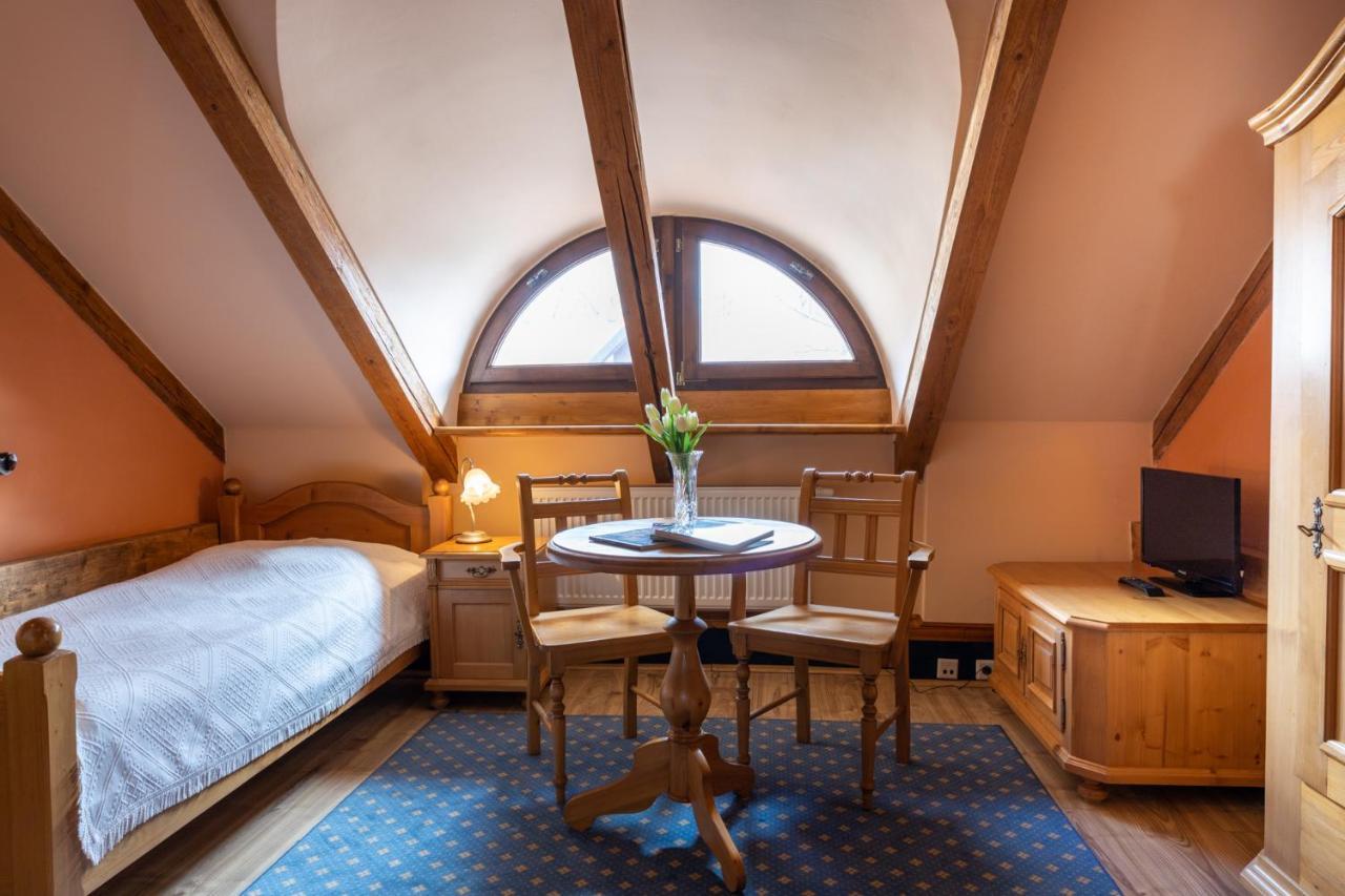 Hotel Zamek Stirin Велке Поповице Екстериор снимка