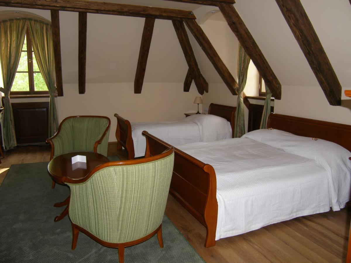 Hotel Zamek Stirin Велке Поповице Екстериор снимка