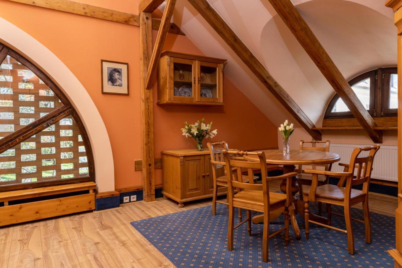 Hotel Zamek Stirin Велке Поповице Екстериор снимка