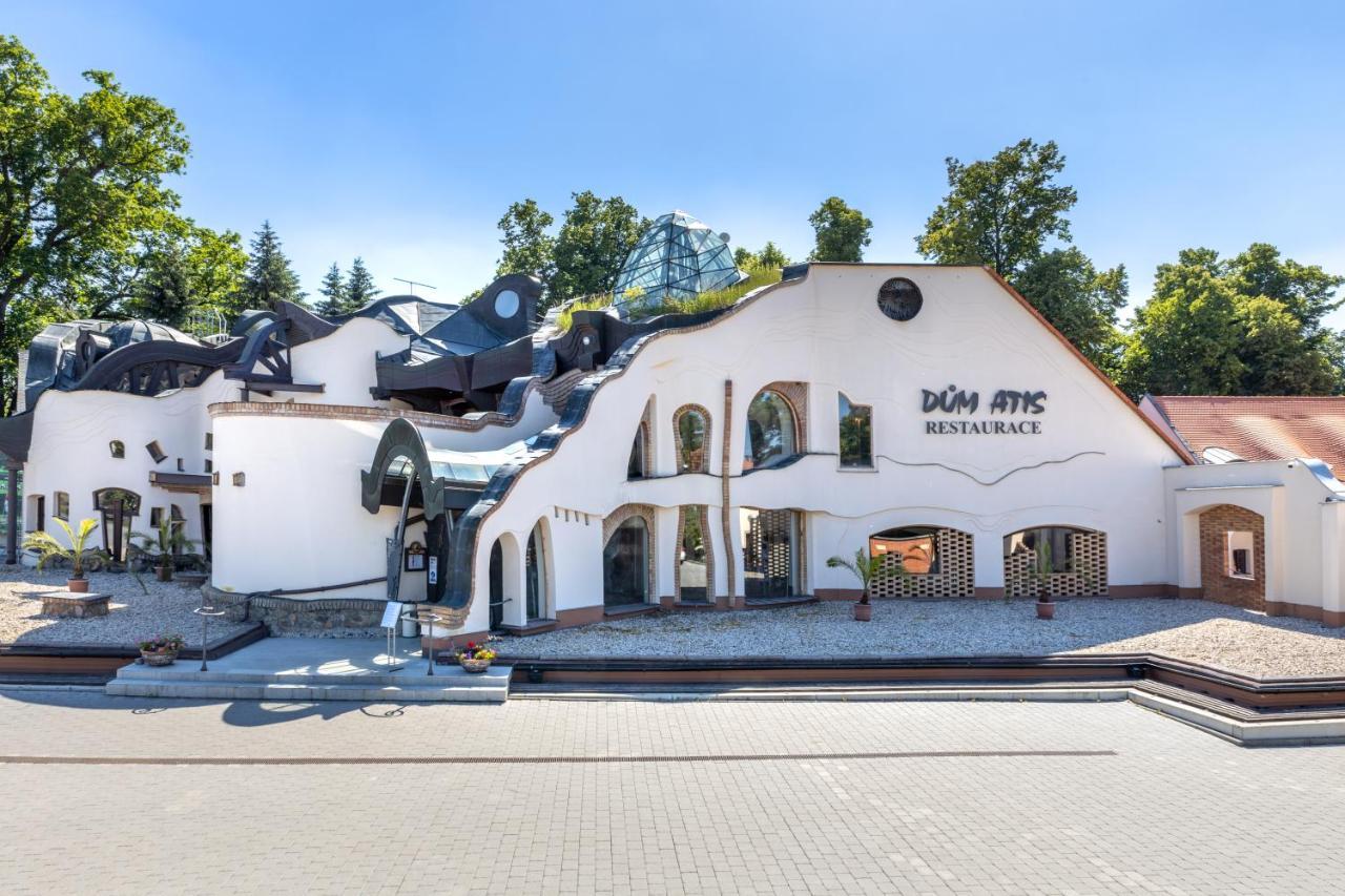 Hotel Zamek Stirin Велке Поповице Екстериор снимка