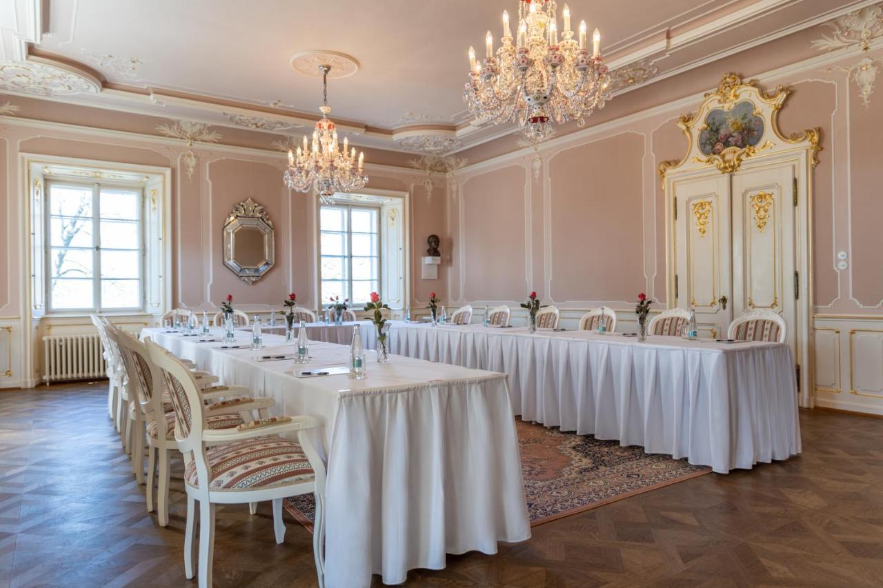Hotel Zamek Stirin Велке Поповице Екстериор снимка