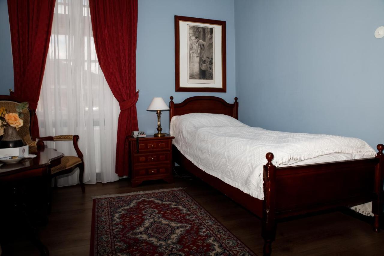 Hotel Zamek Stirin Велке Поповице Екстериор снимка