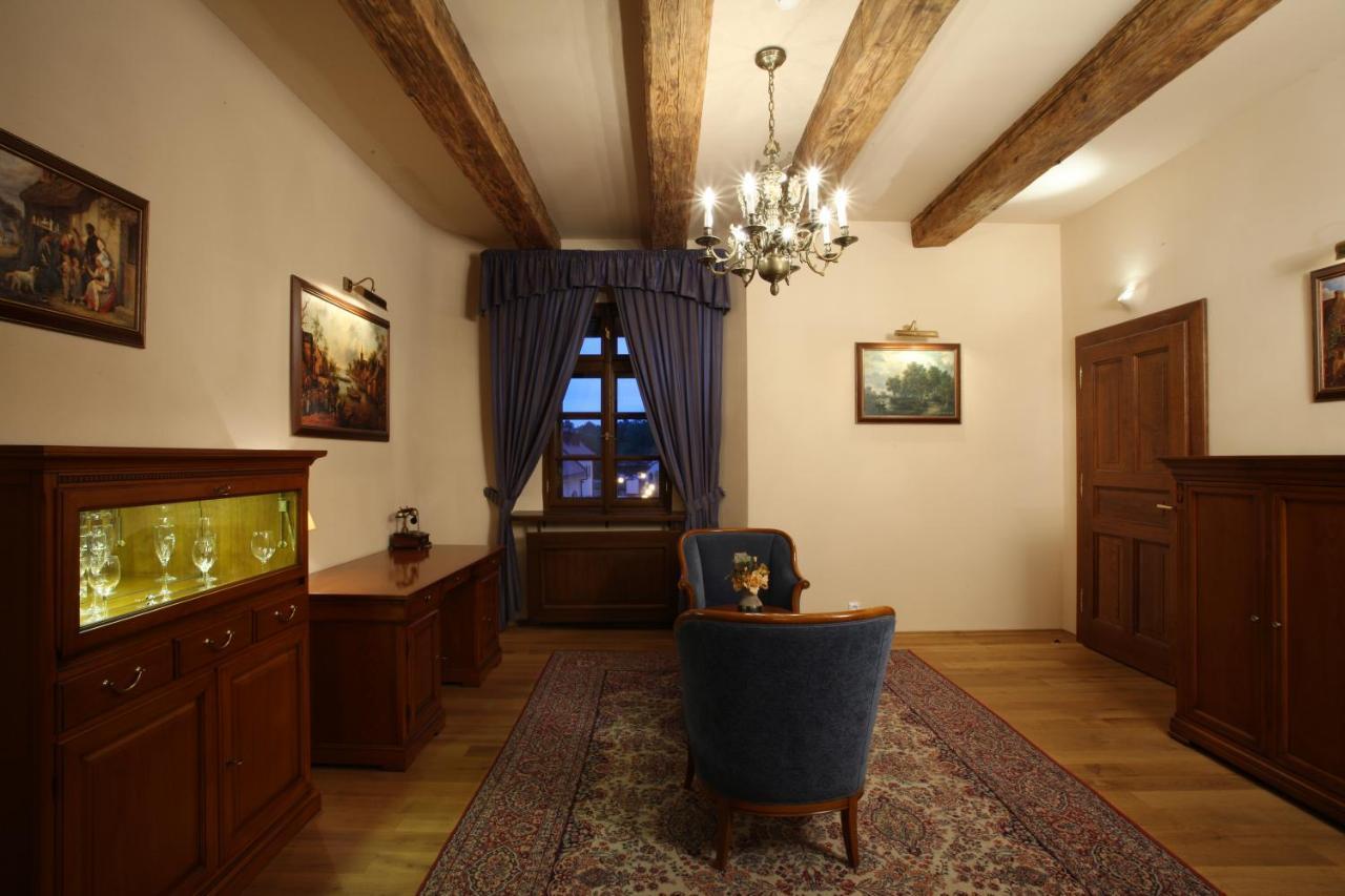 Hotel Zamek Stirin Велке Поповице Екстериор снимка