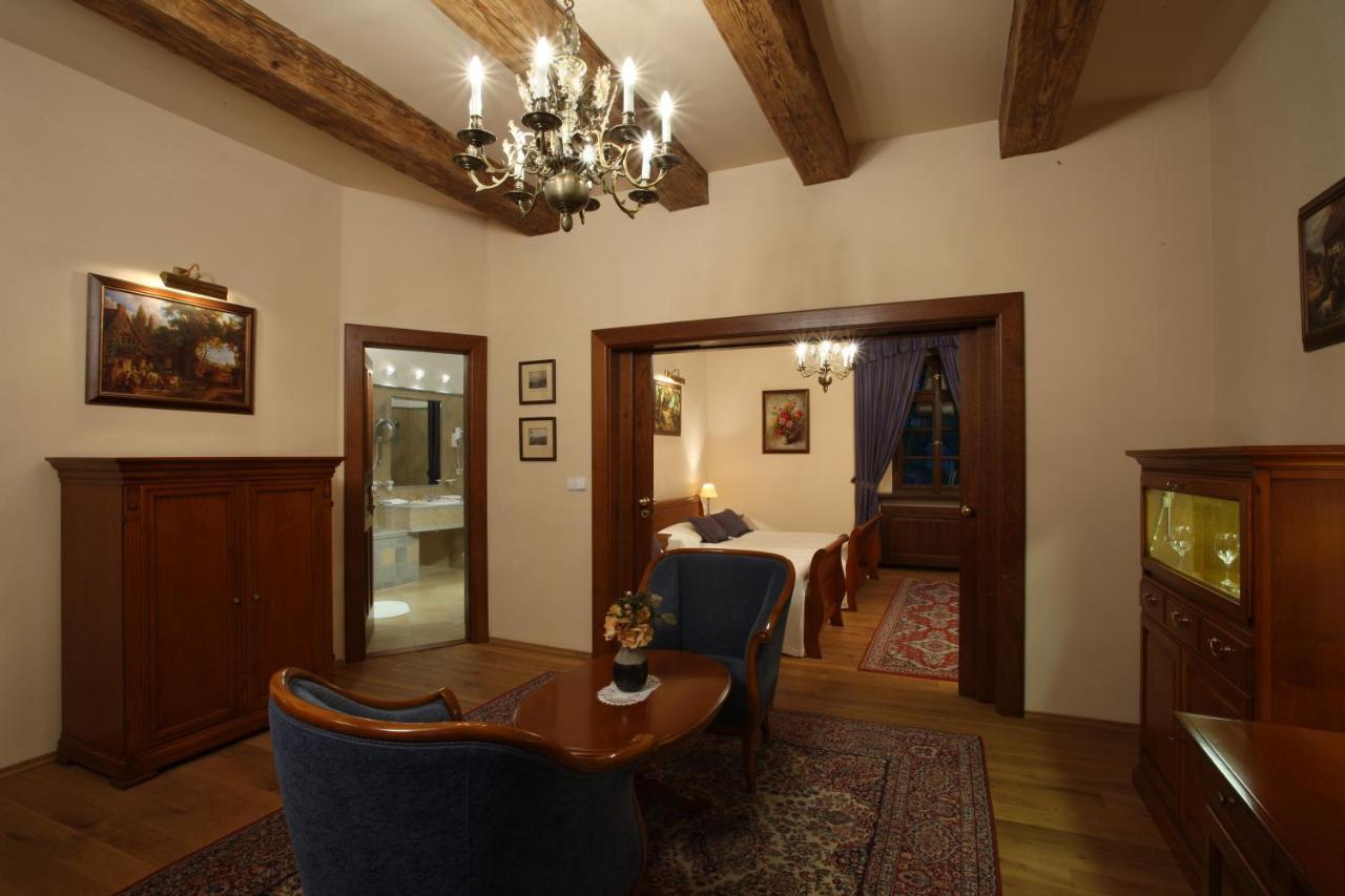 Hotel Zamek Stirin Велке Поповице Екстериор снимка